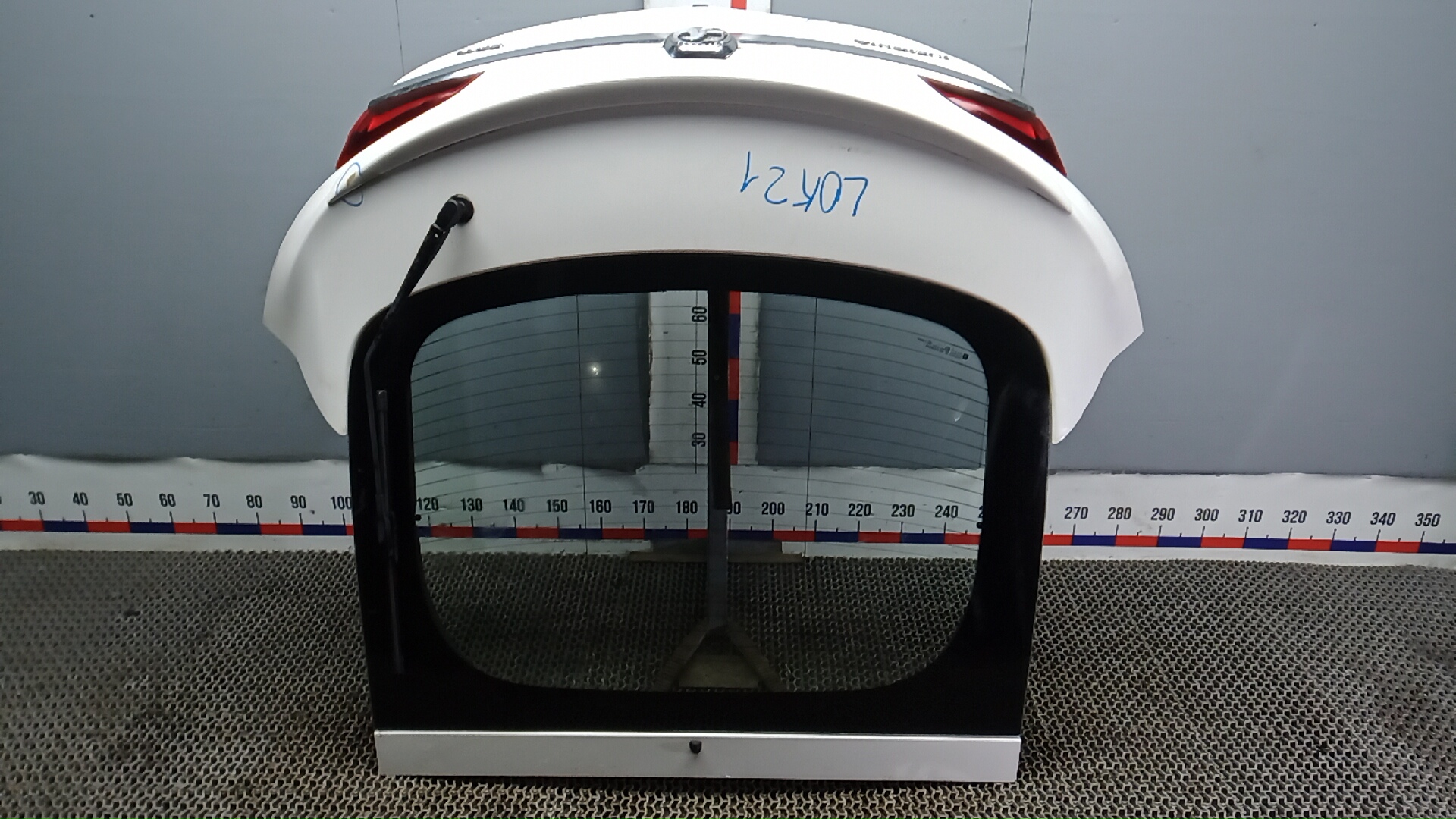 Дверь багажника