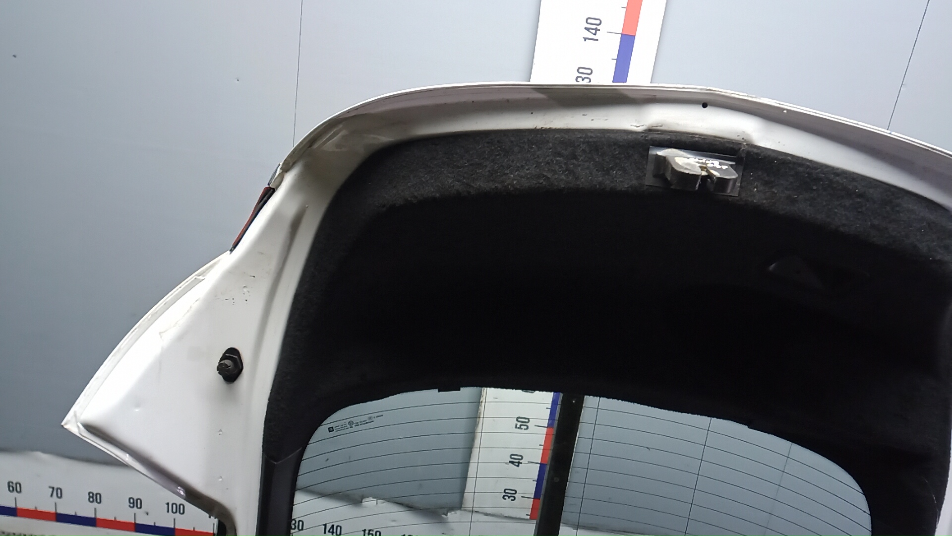 Дверь багажника