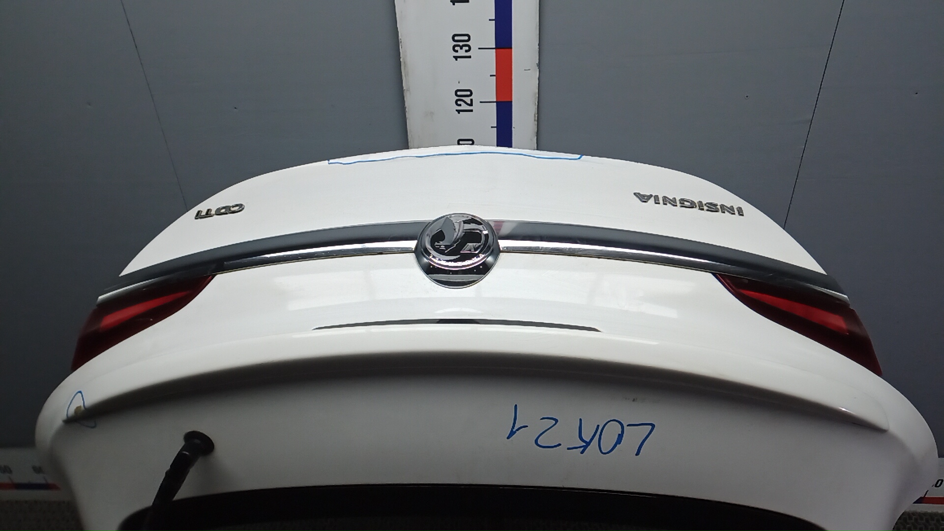 Дверь багажника