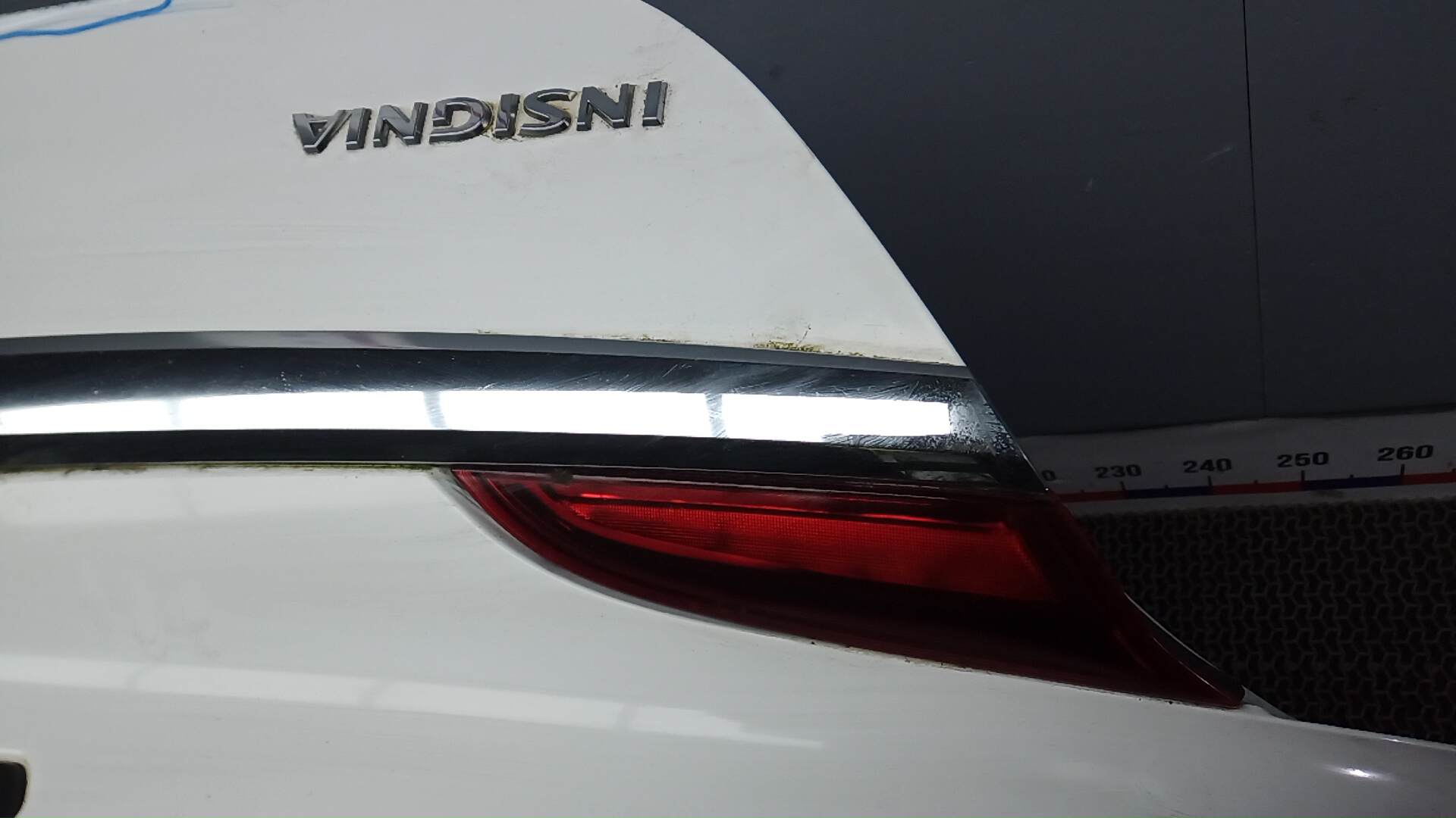 Дверь багажника