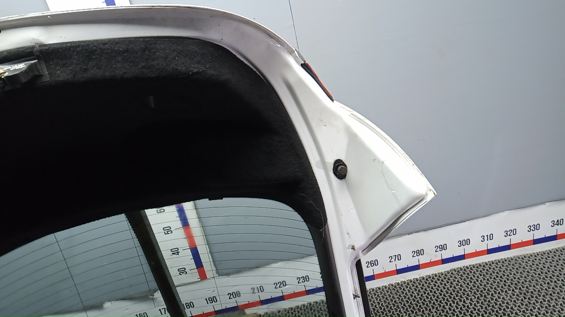 Дверь багажника