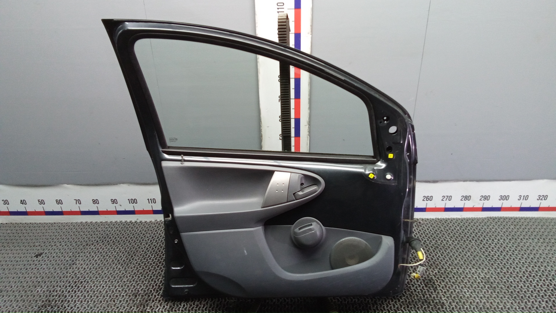 Дверь передняя левая