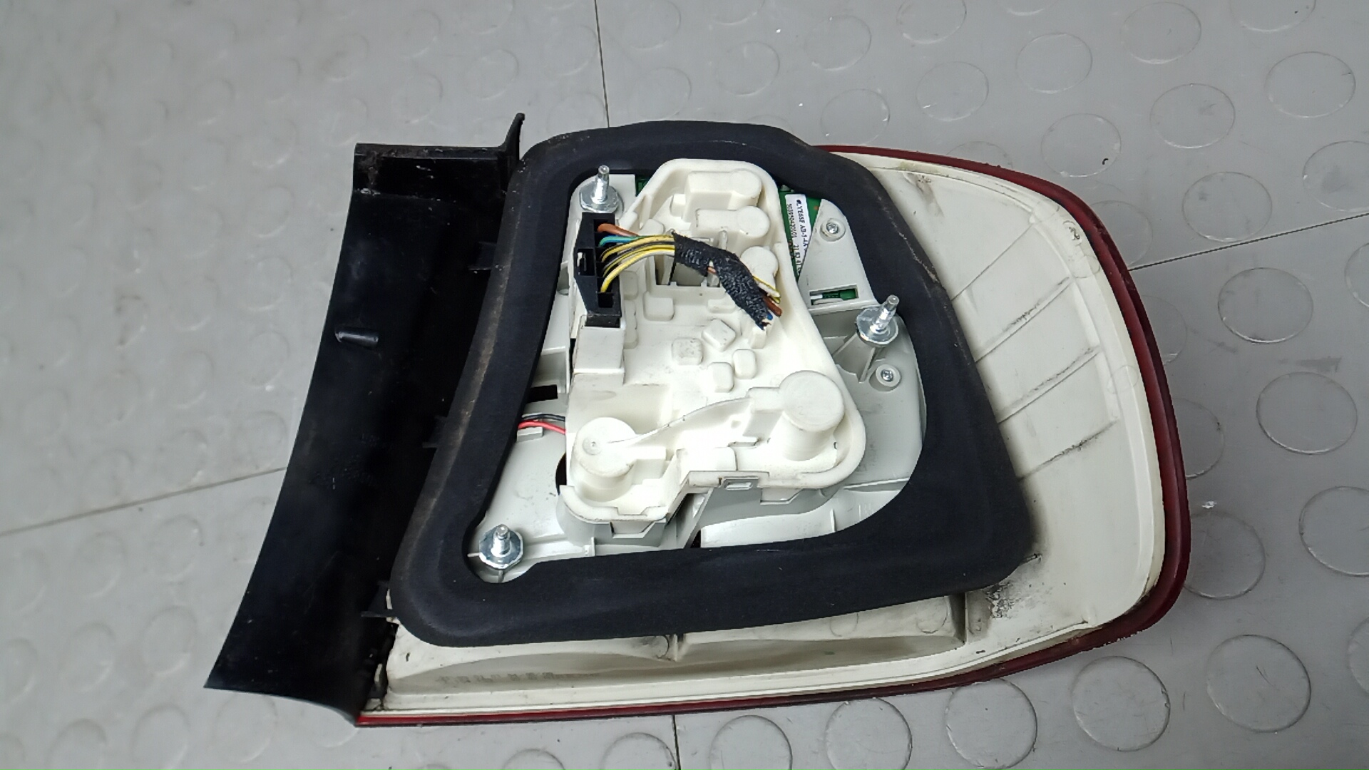 Фонарь задний левый