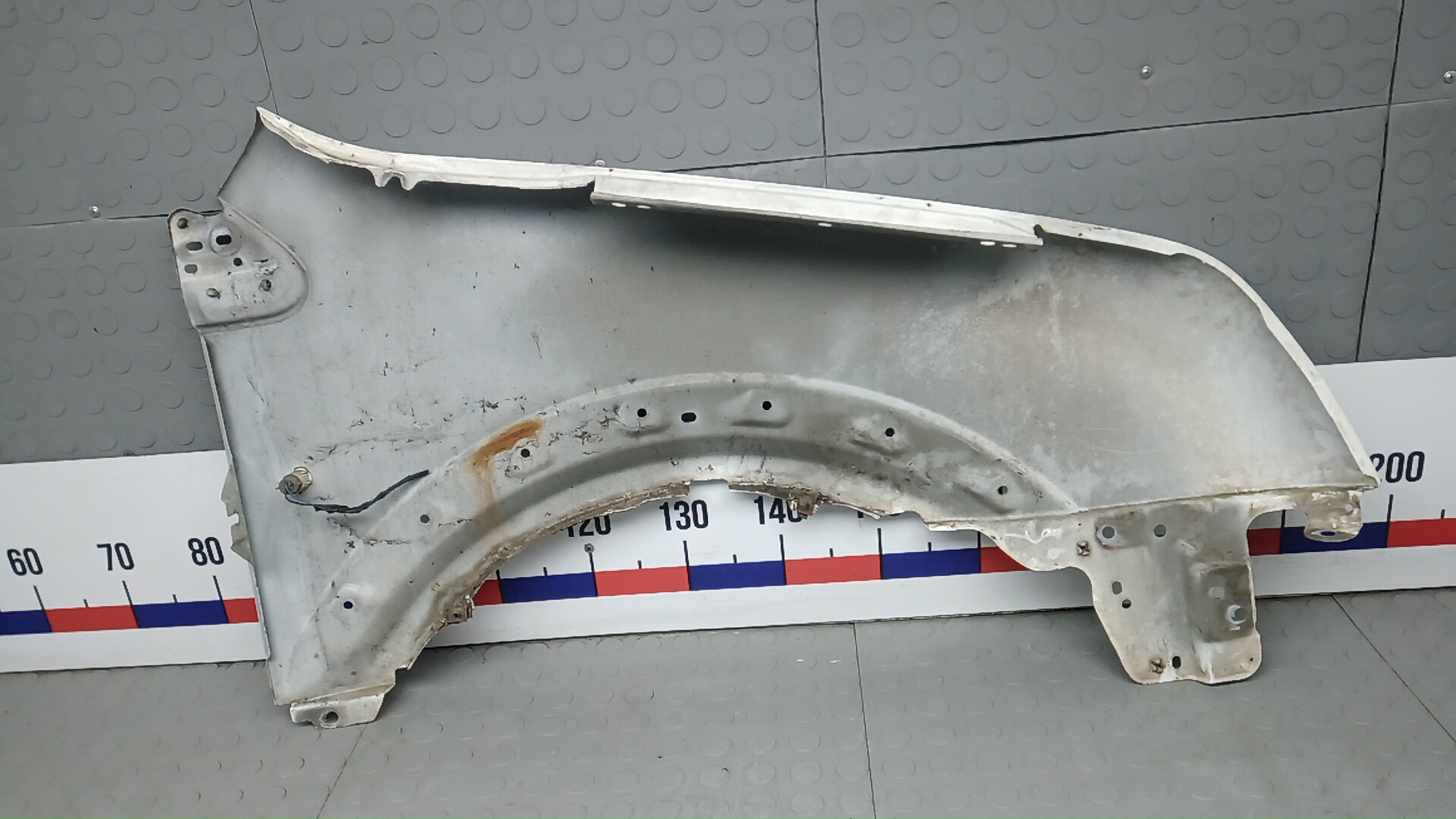 Крыло переднее левое