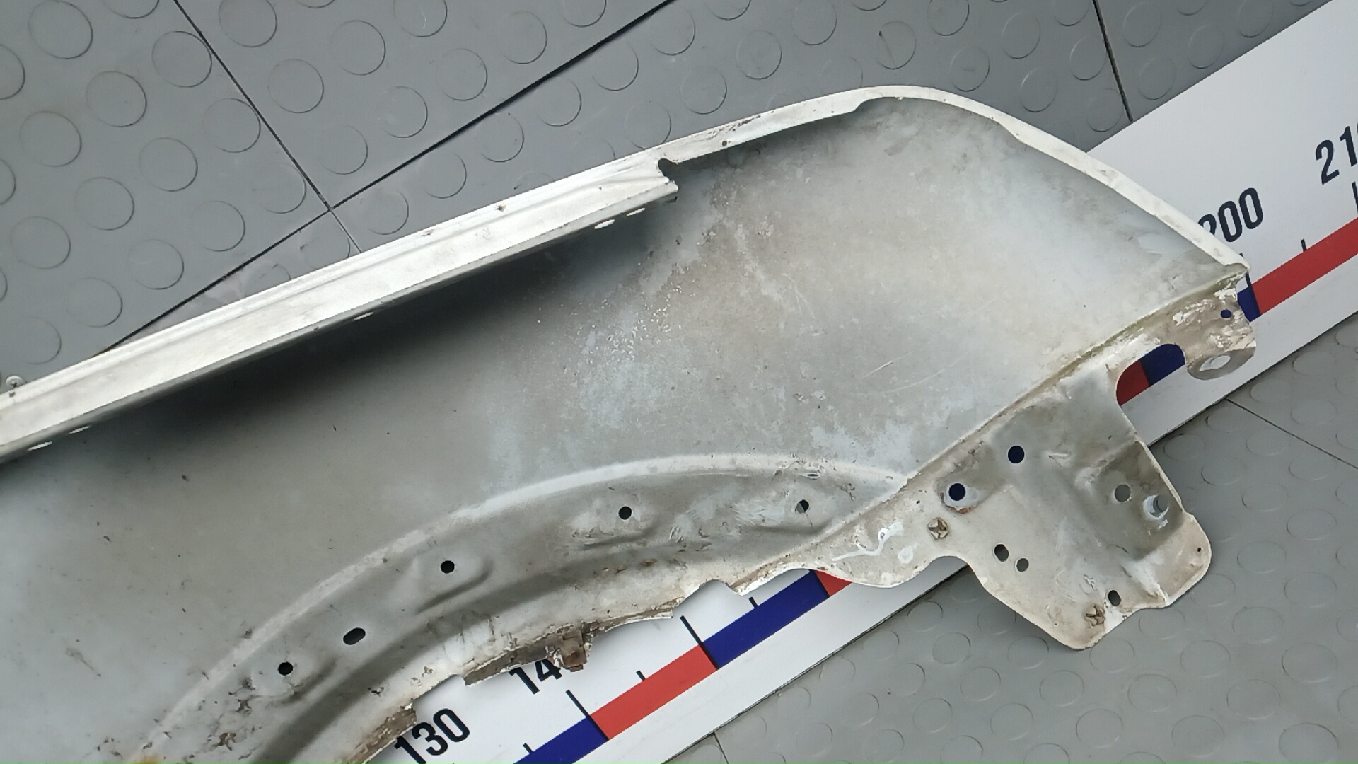 Крыло переднее левое