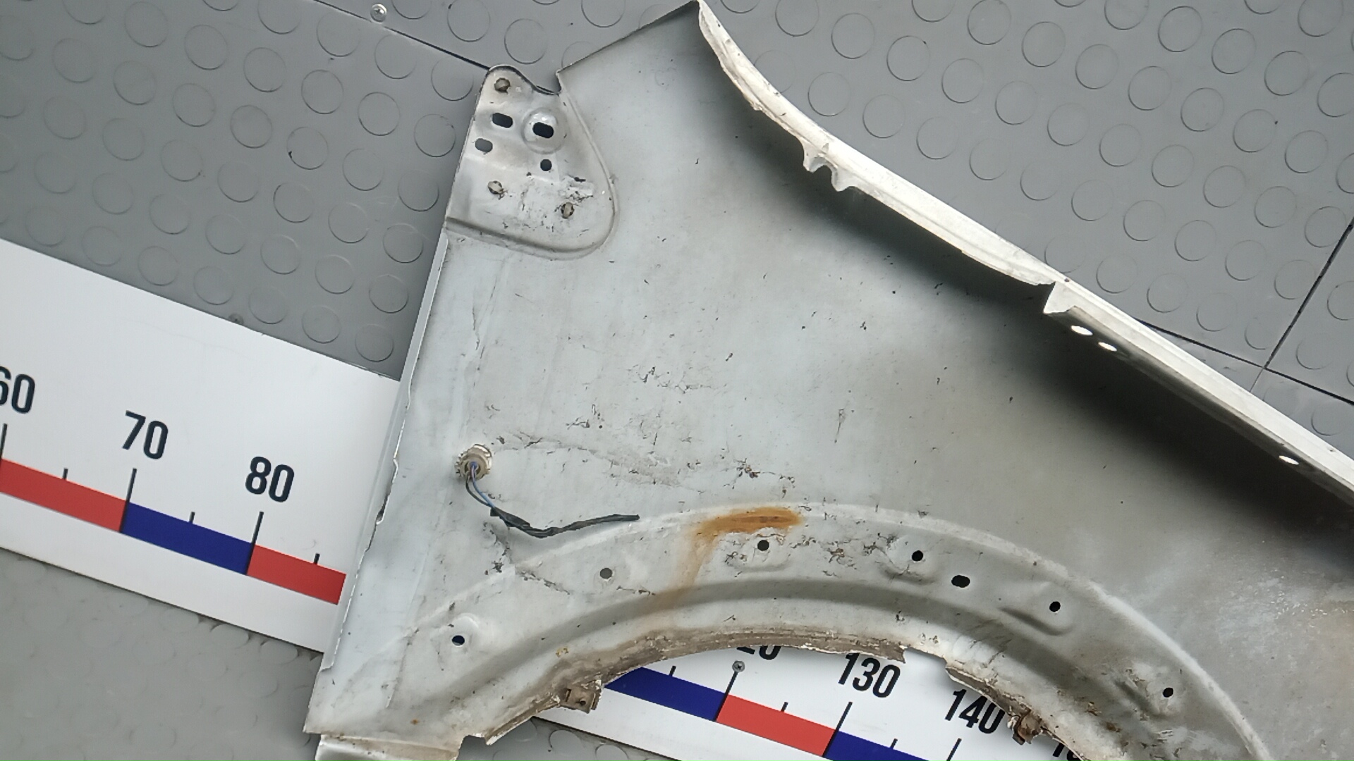 Крыло переднее левое