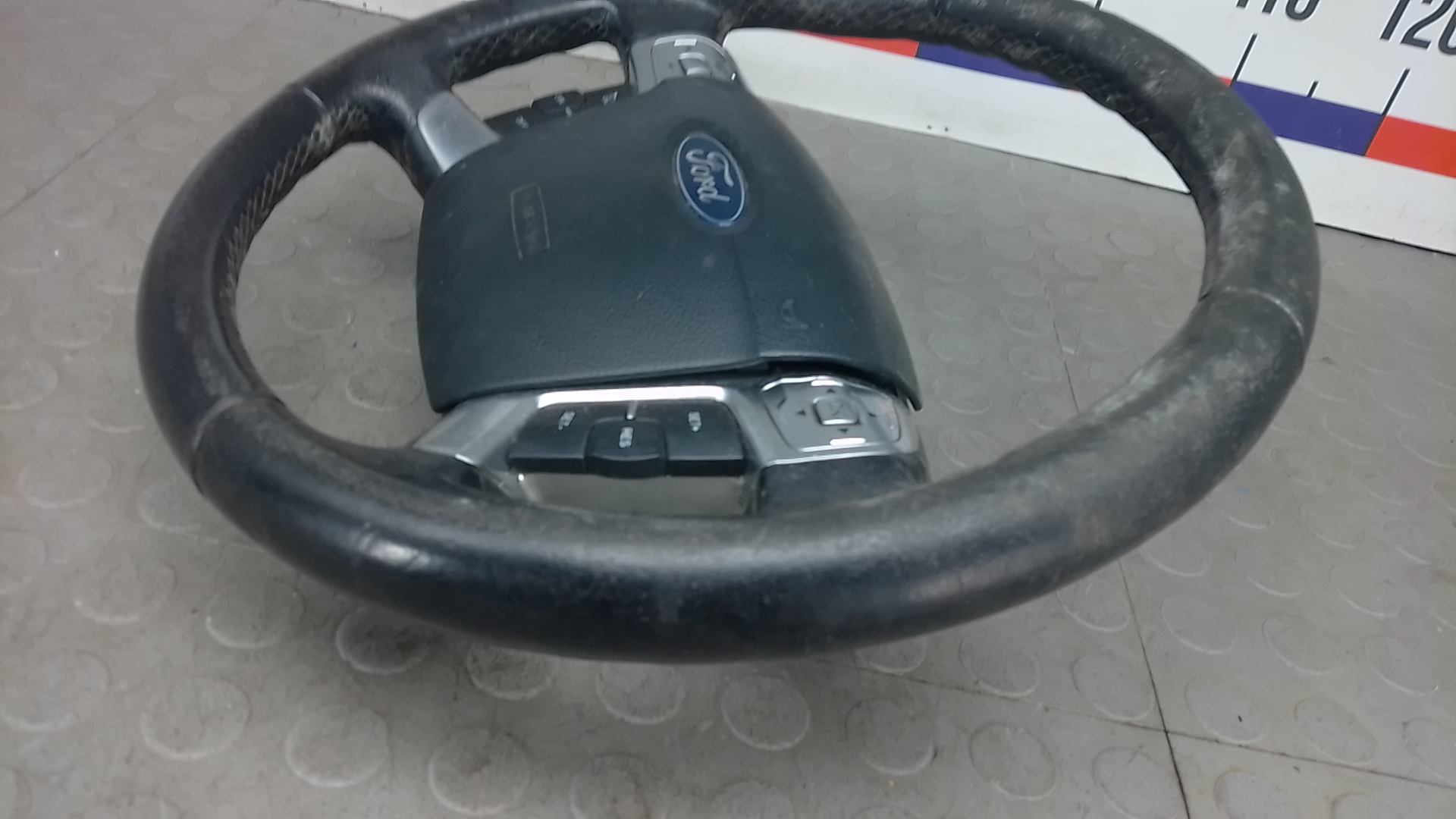 Рулевое колесо (руль)