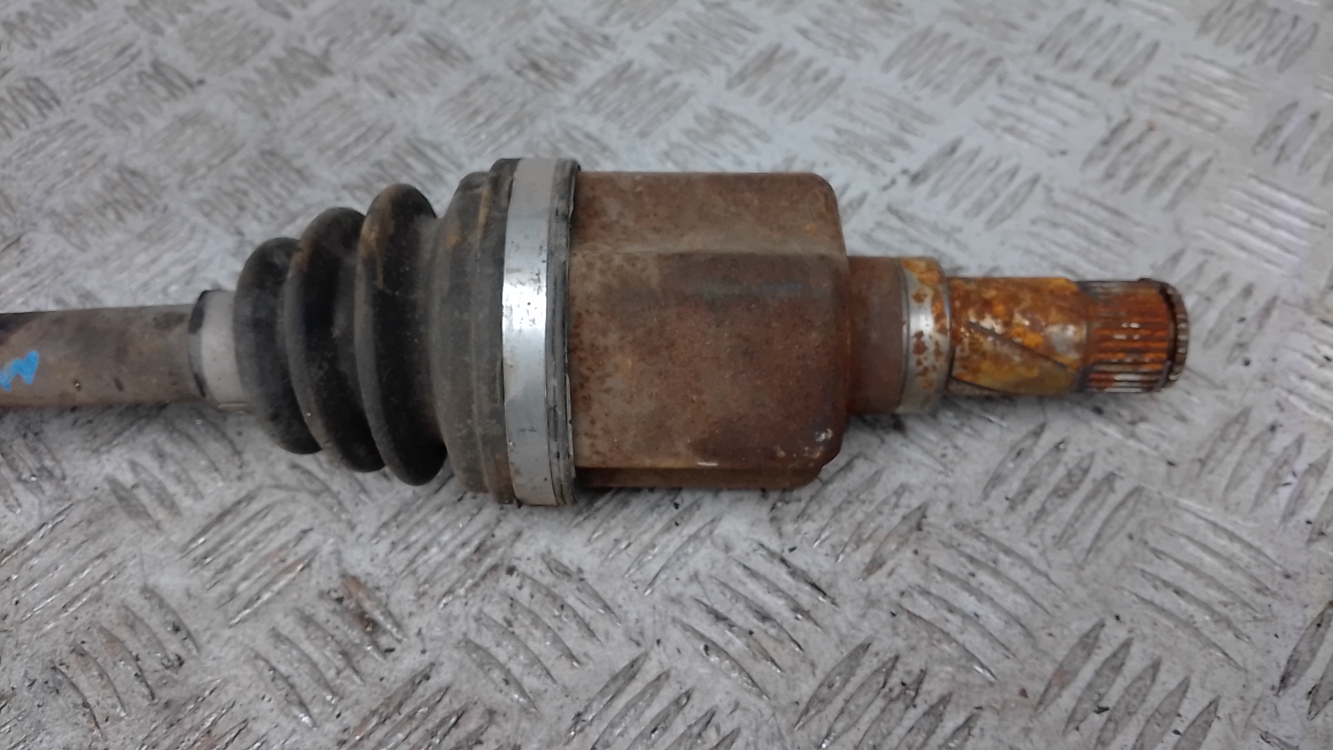 Полуось передняя левая