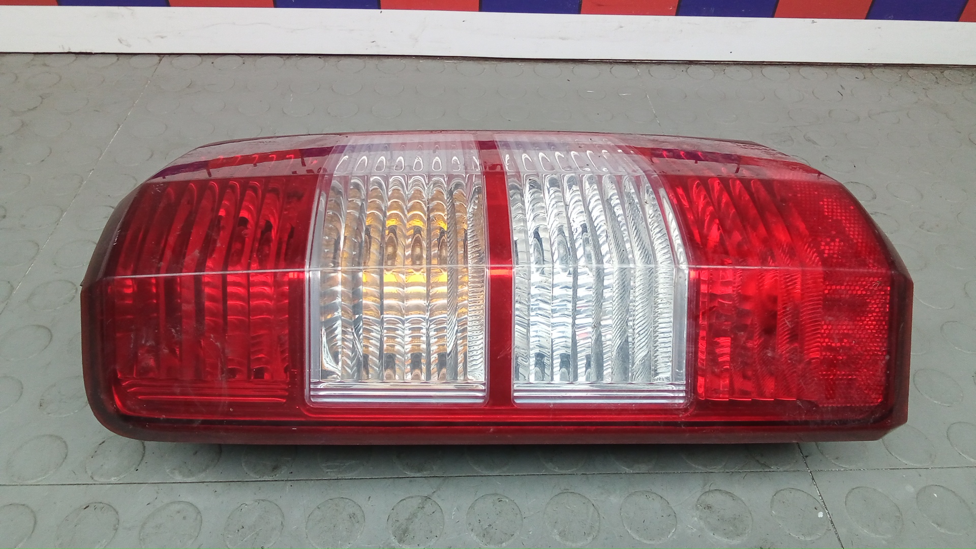 Фонарь задний правый