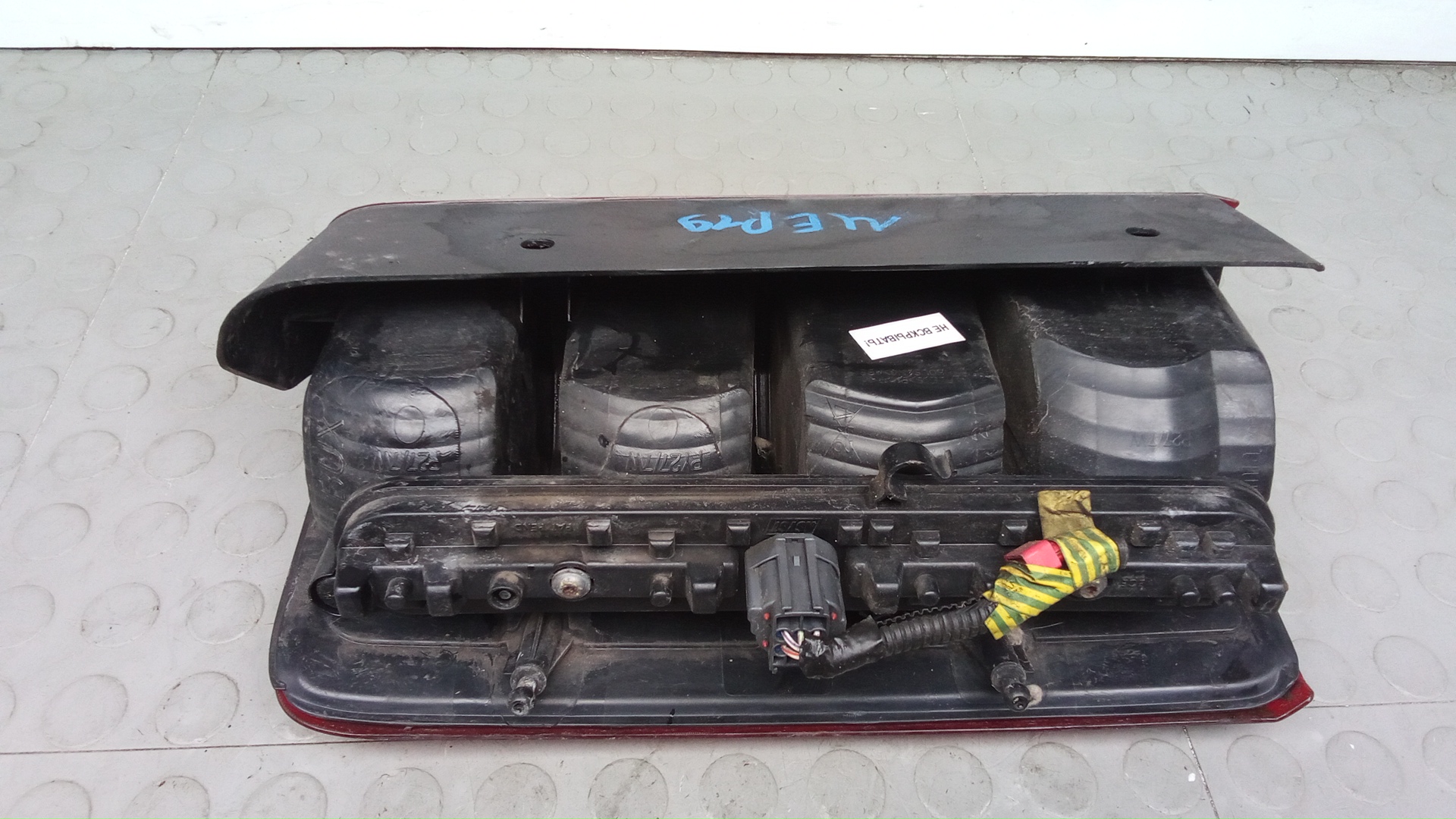 Фонарь задний правый