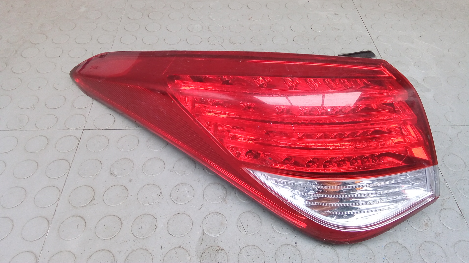 Фонарь задний левый