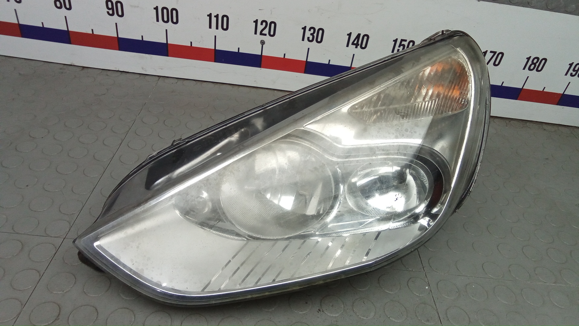 Фара левая