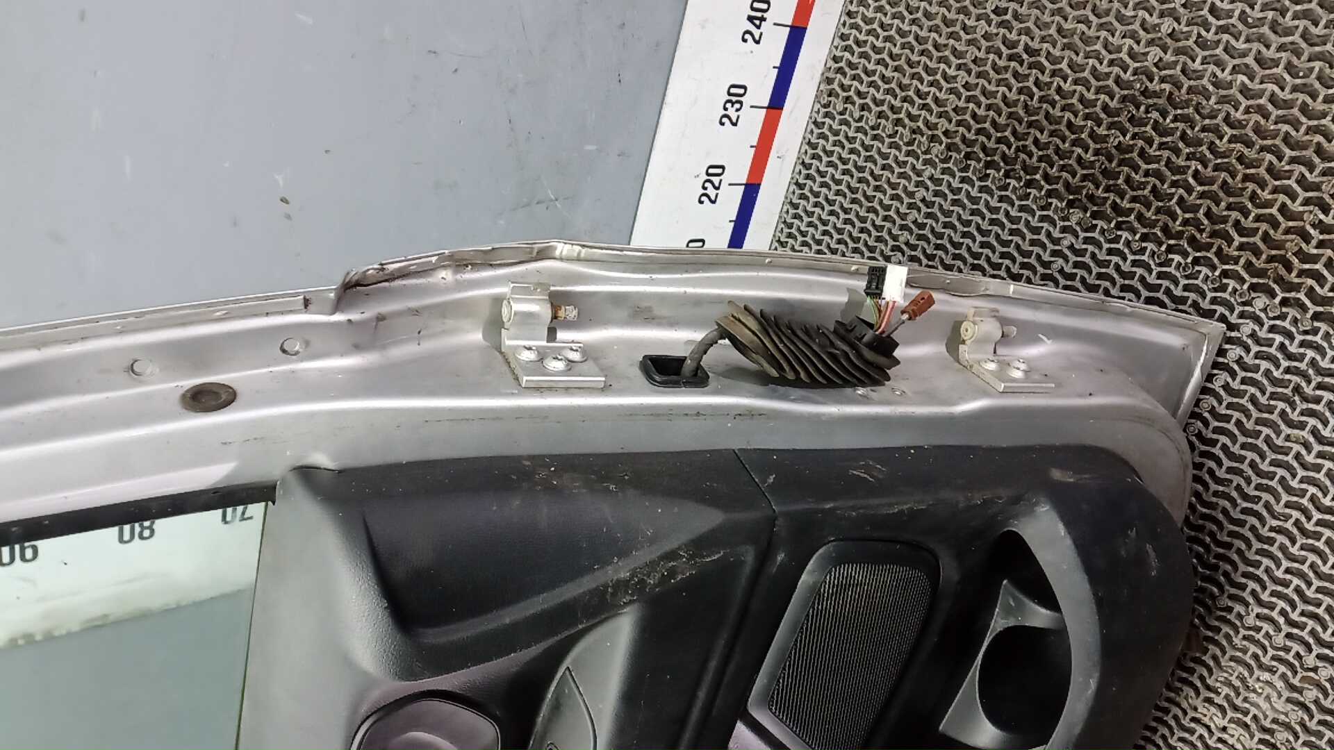 Дверь передняя левая