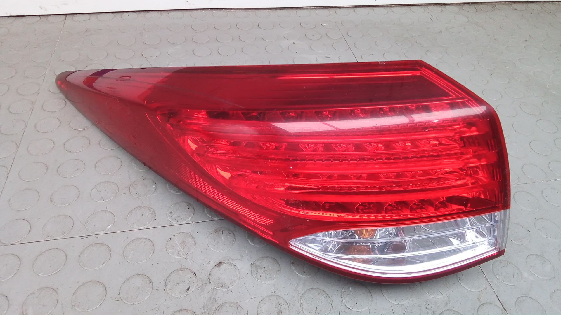 Фонарь задний левый