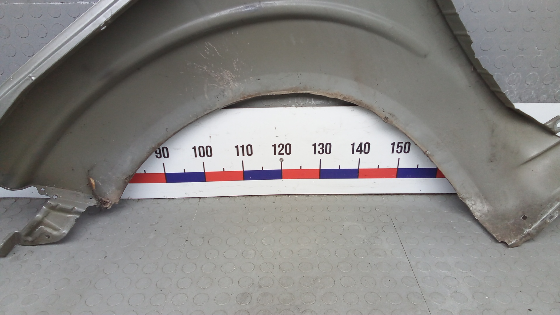 Крыло переднее правое