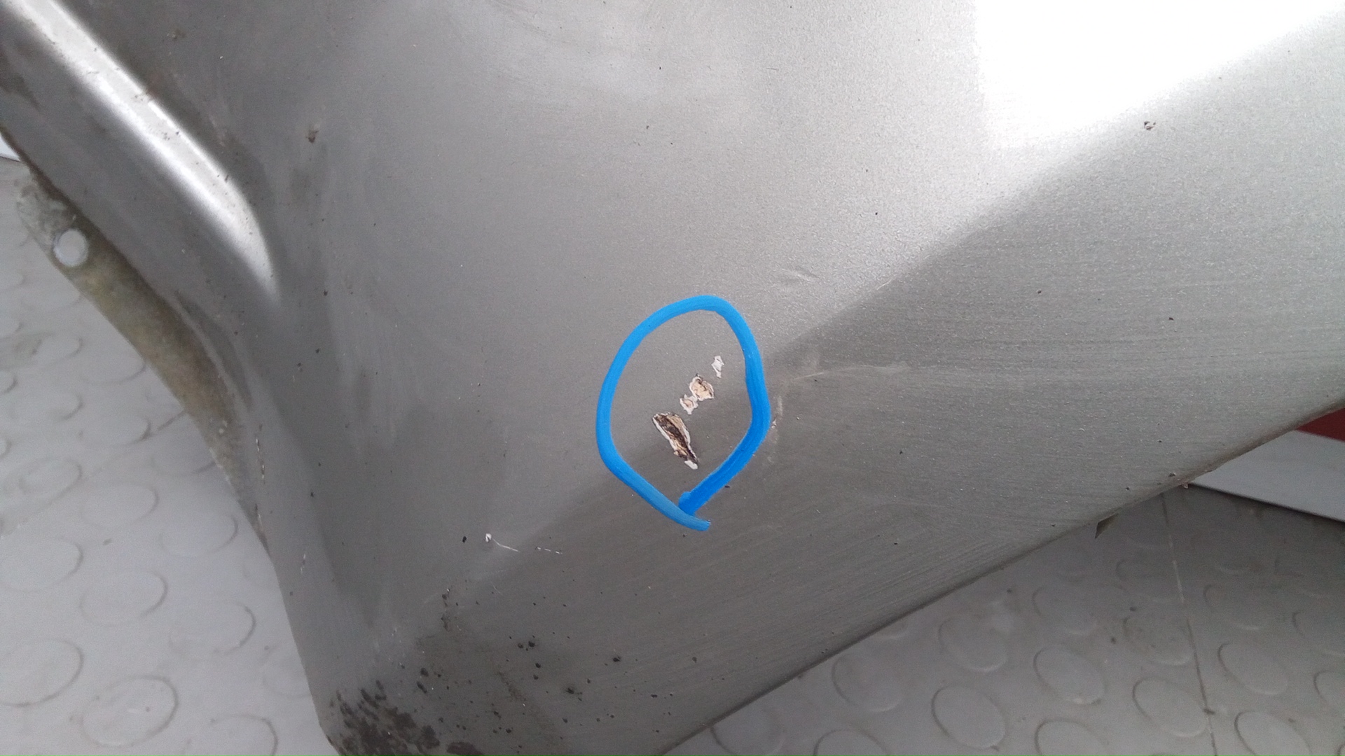 Крыло переднее правое