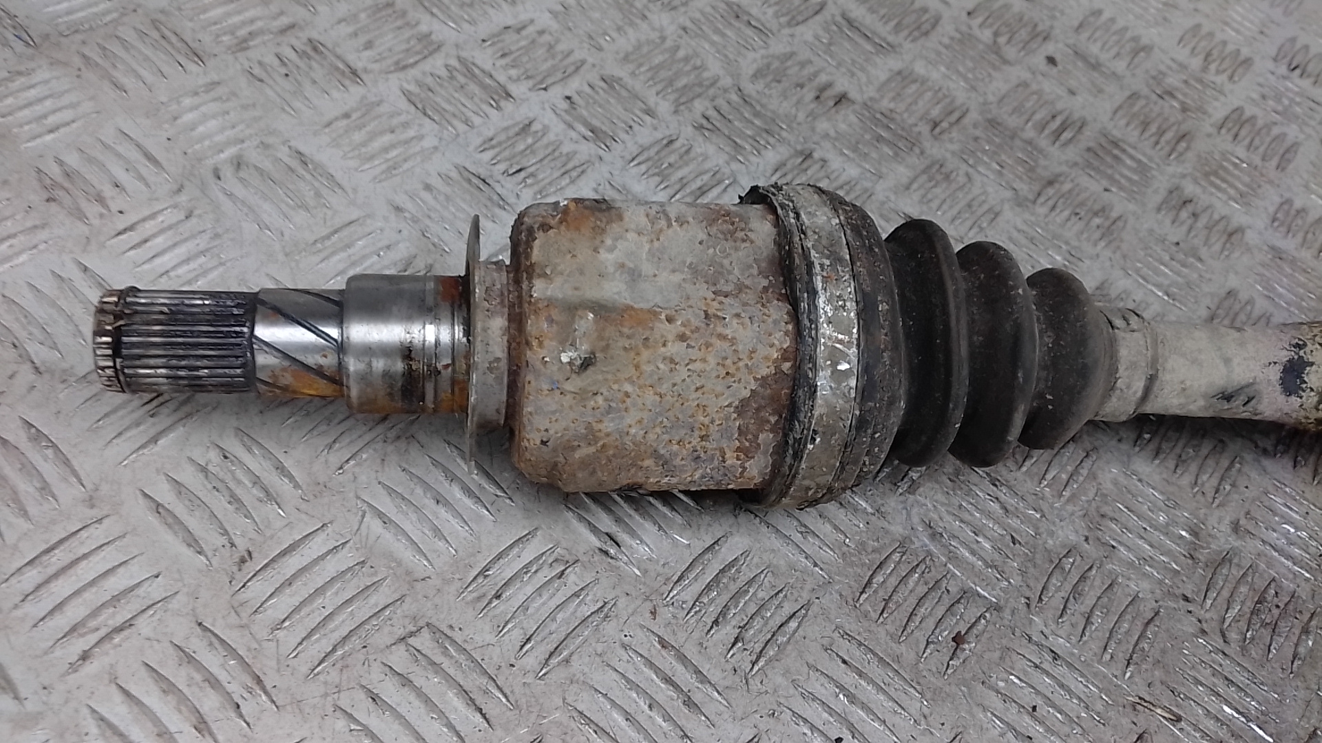 Полуось передняя левая