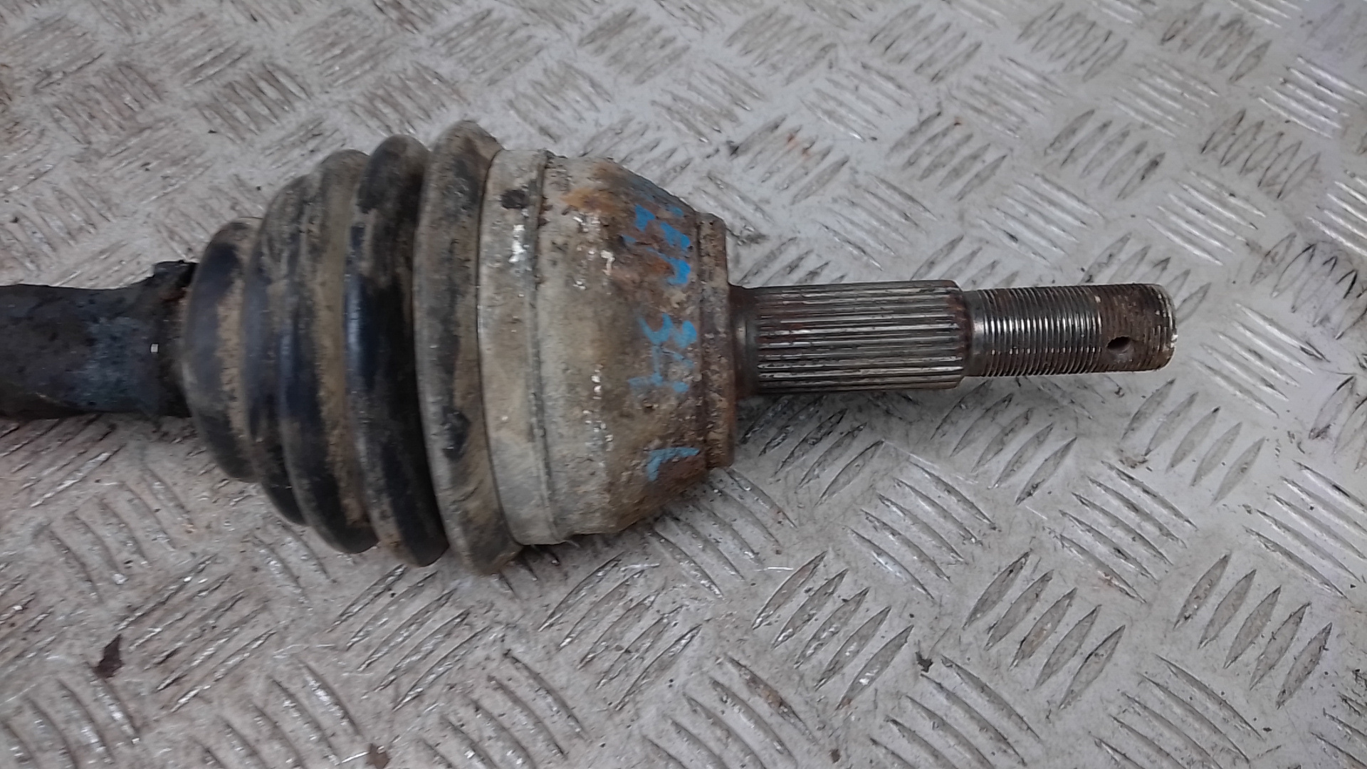 Полуось передняя левая