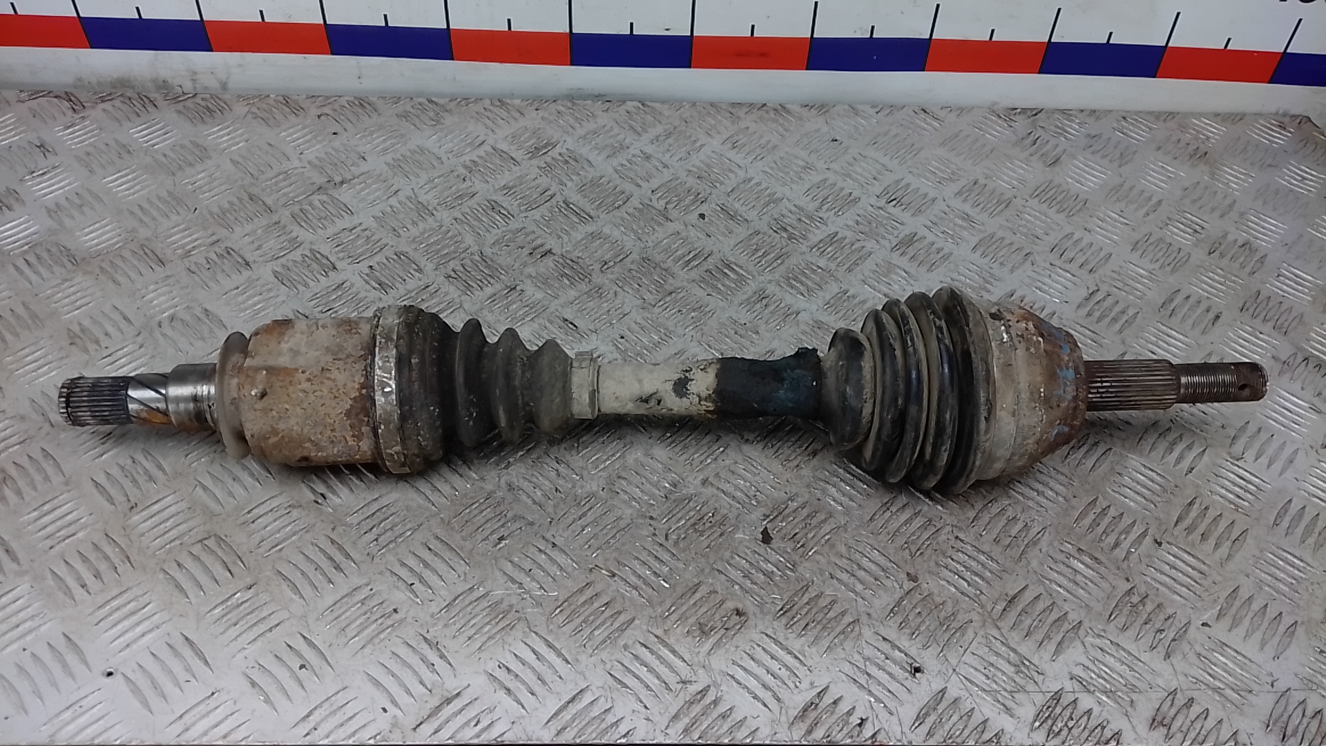 Полуось передняя левая