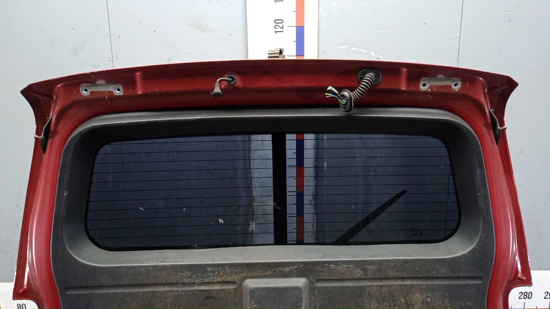 Дверь багажника