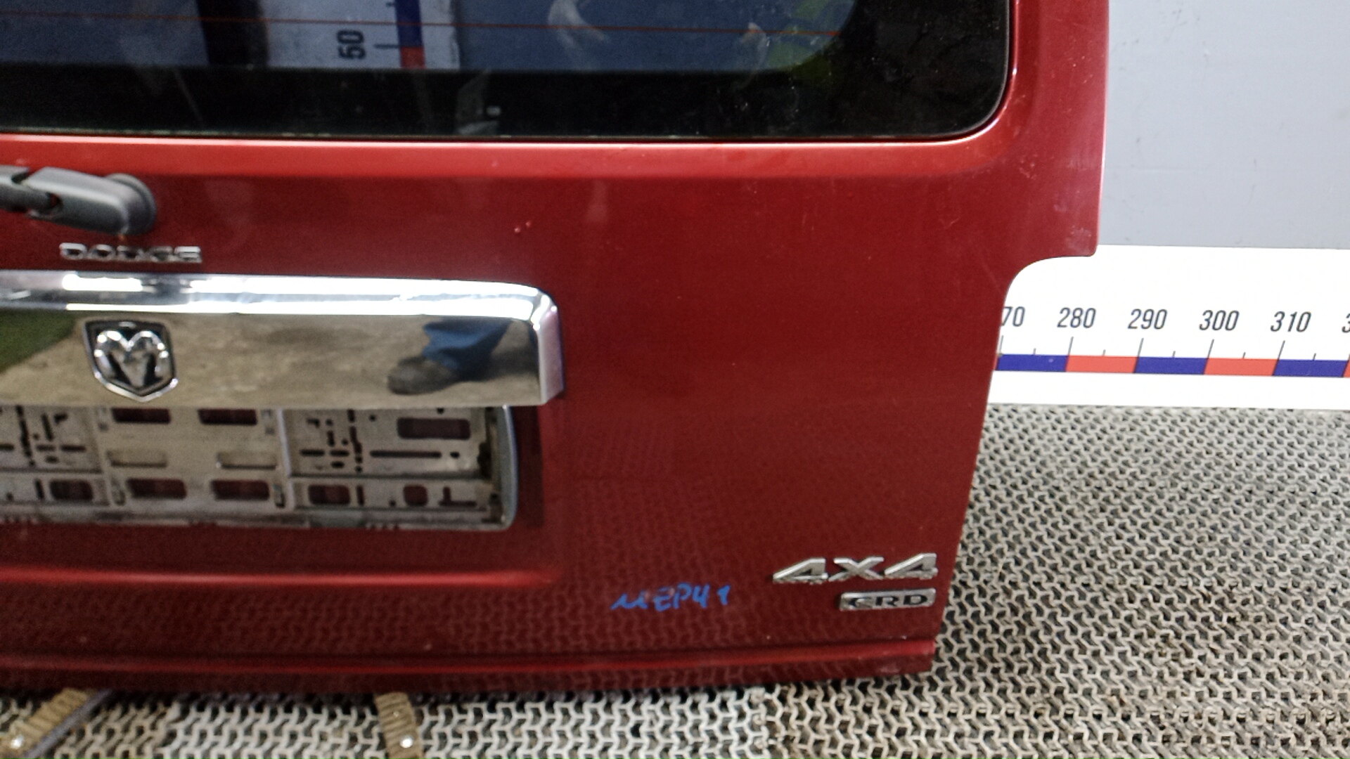 Дверь багажника