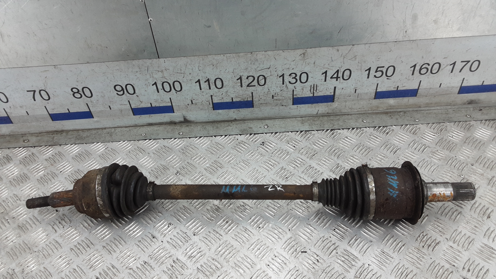 Полуось задняя правая