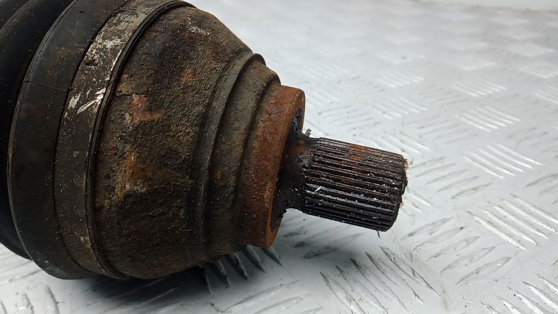 Полуось передняя левая