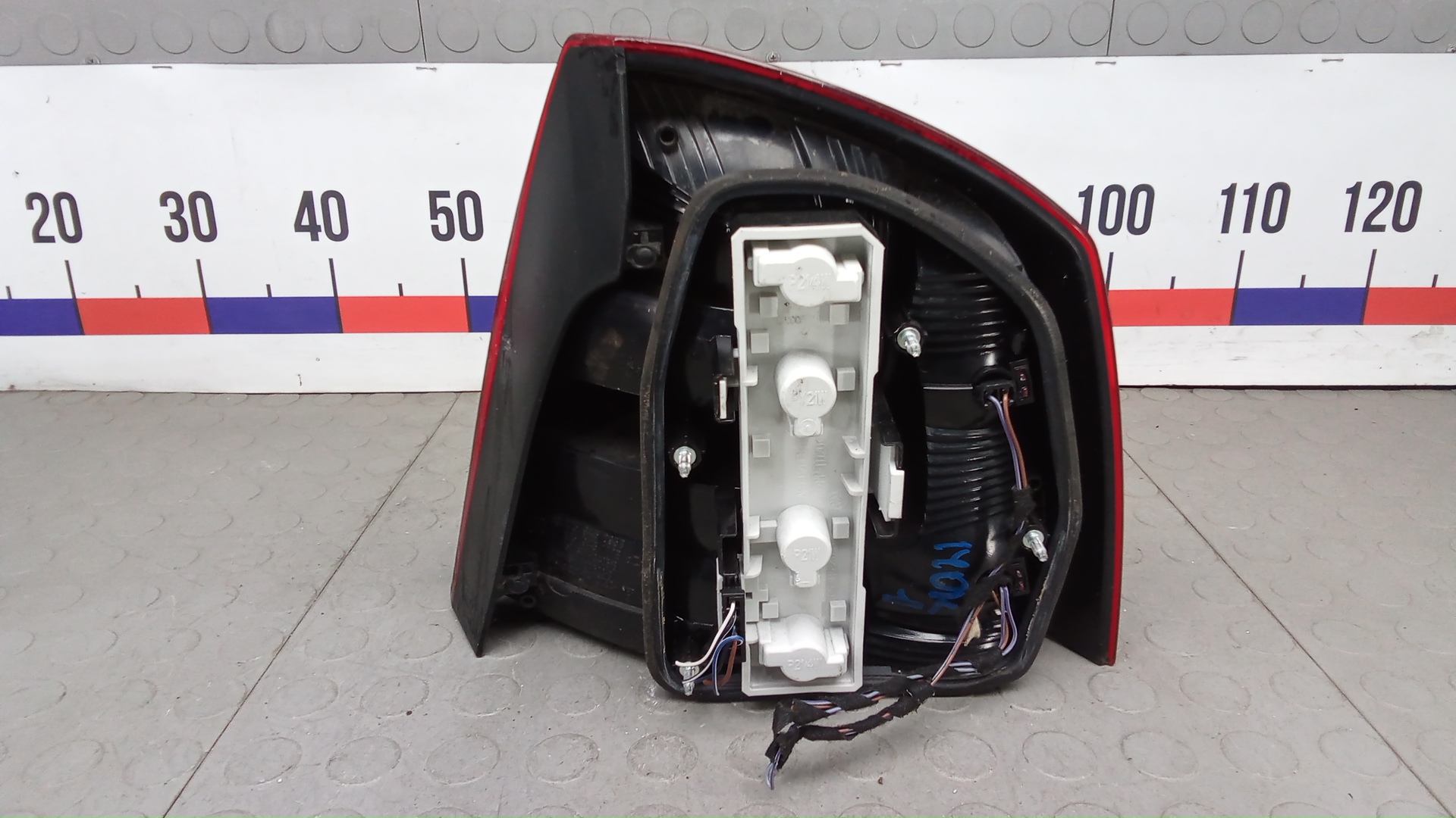 Фонарь задний левый