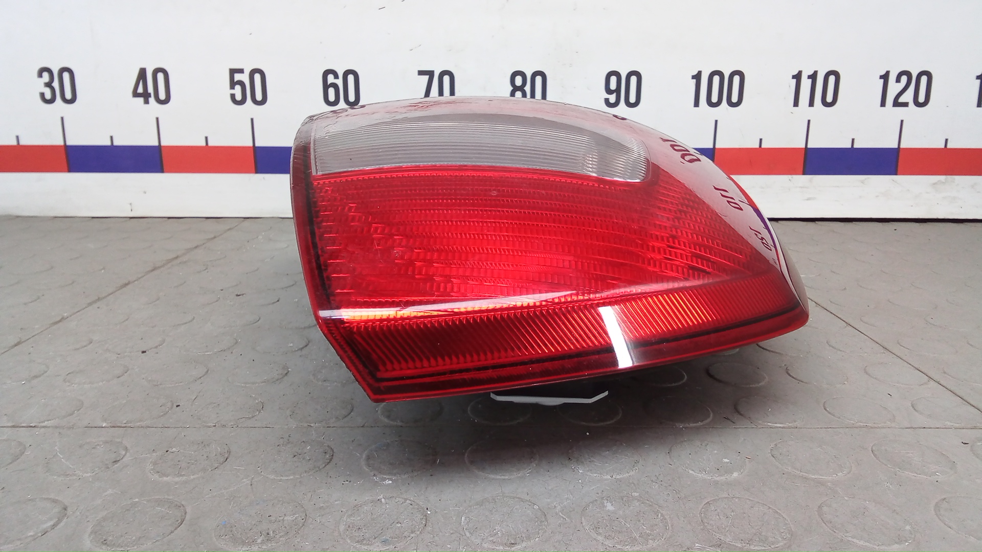 Фонарь задний левый