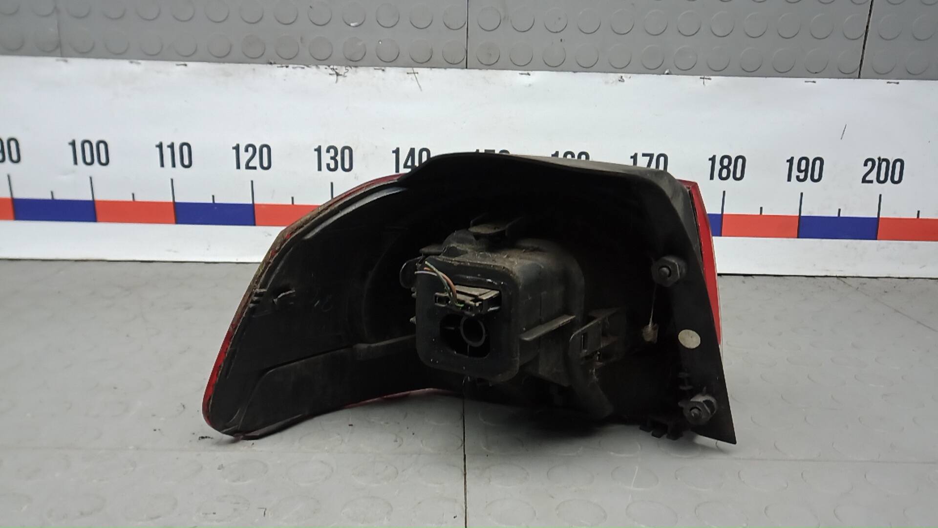 Фонарь задний правый