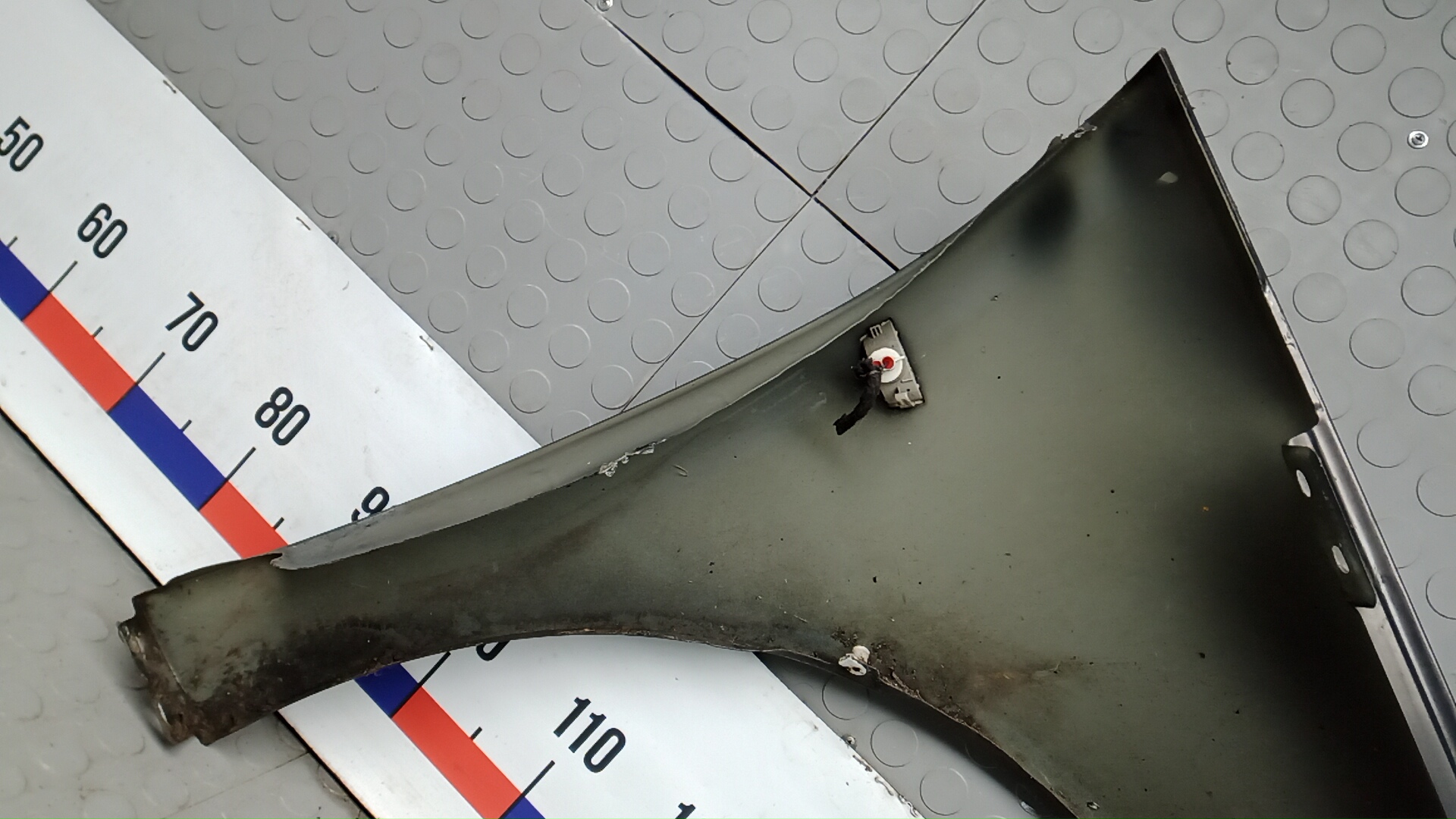 Крыло переднее левое