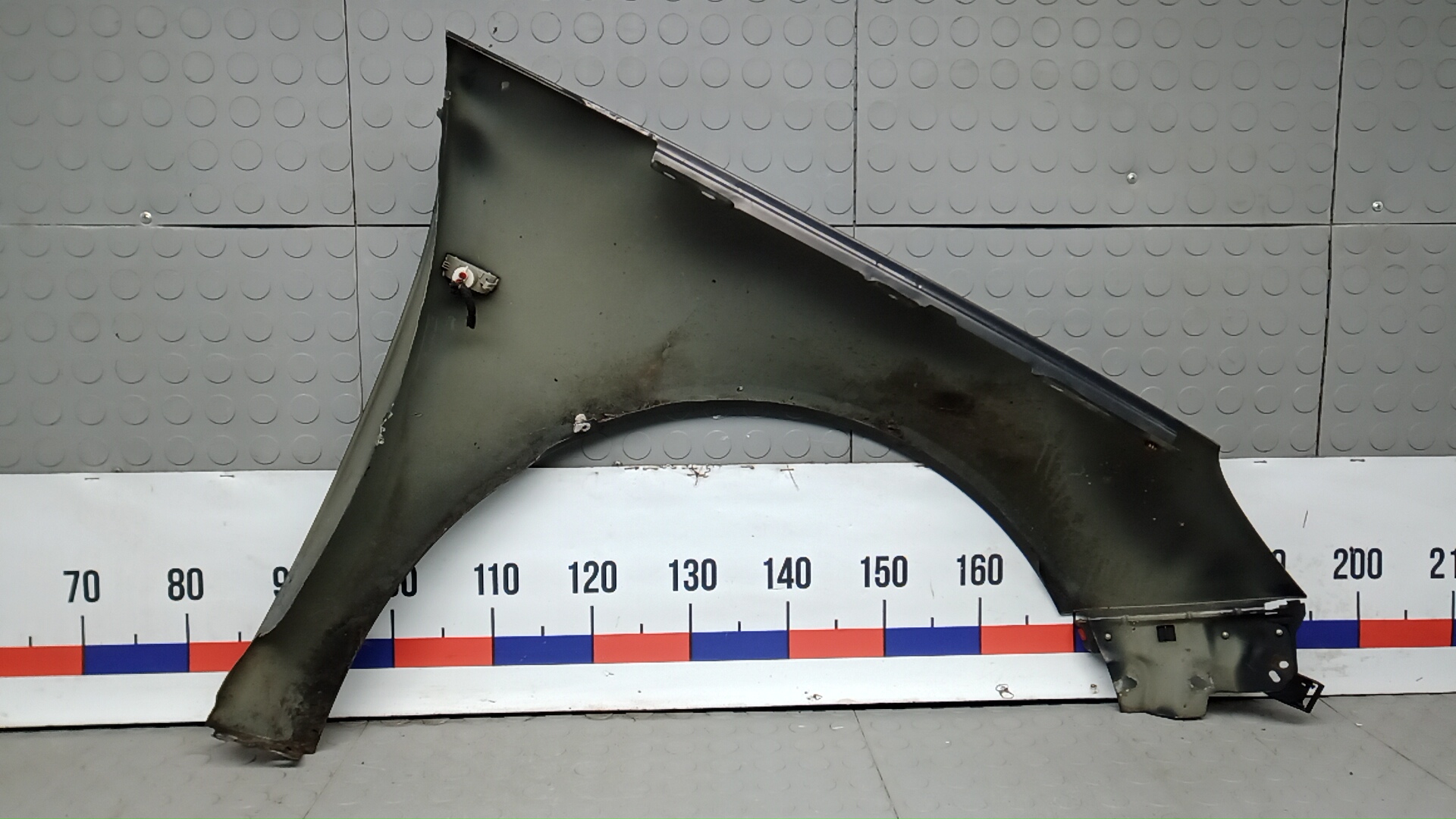 Крыло переднее левое