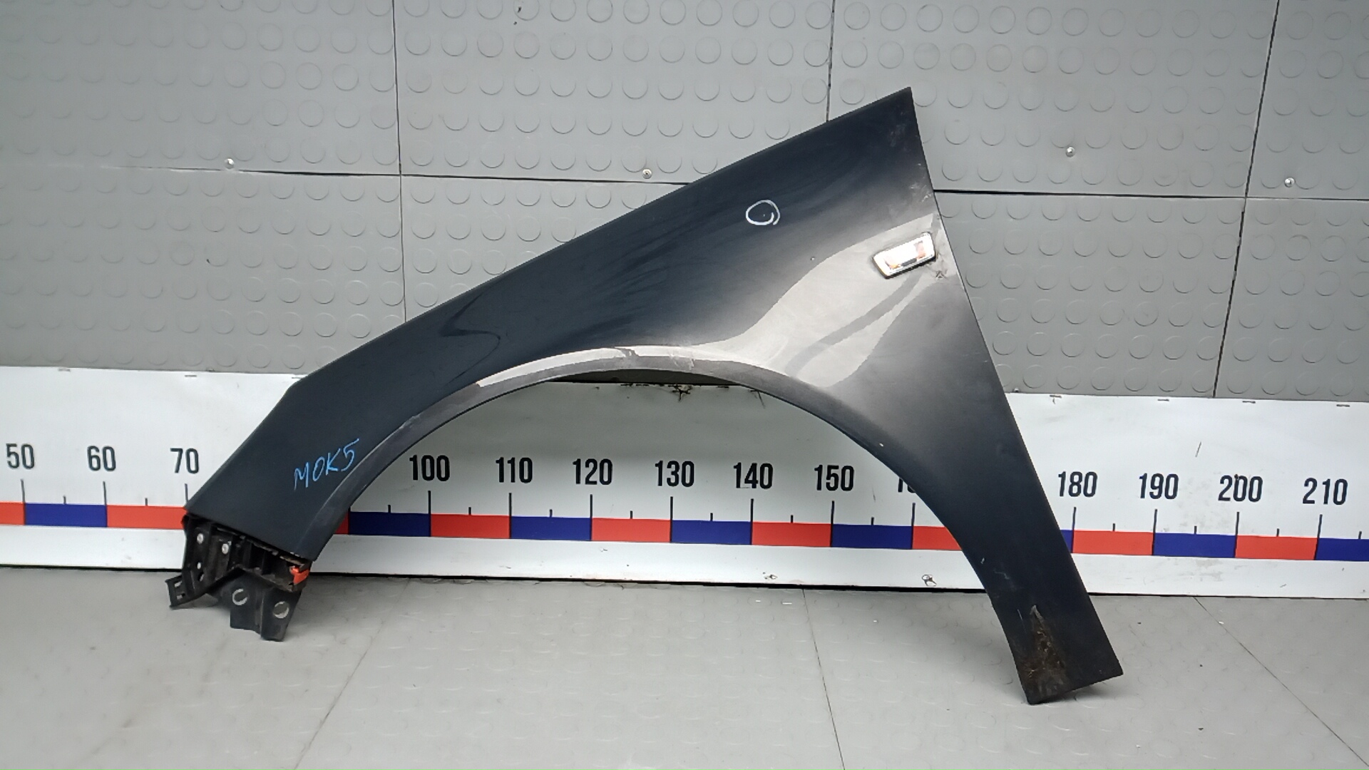 Крыло переднее левое