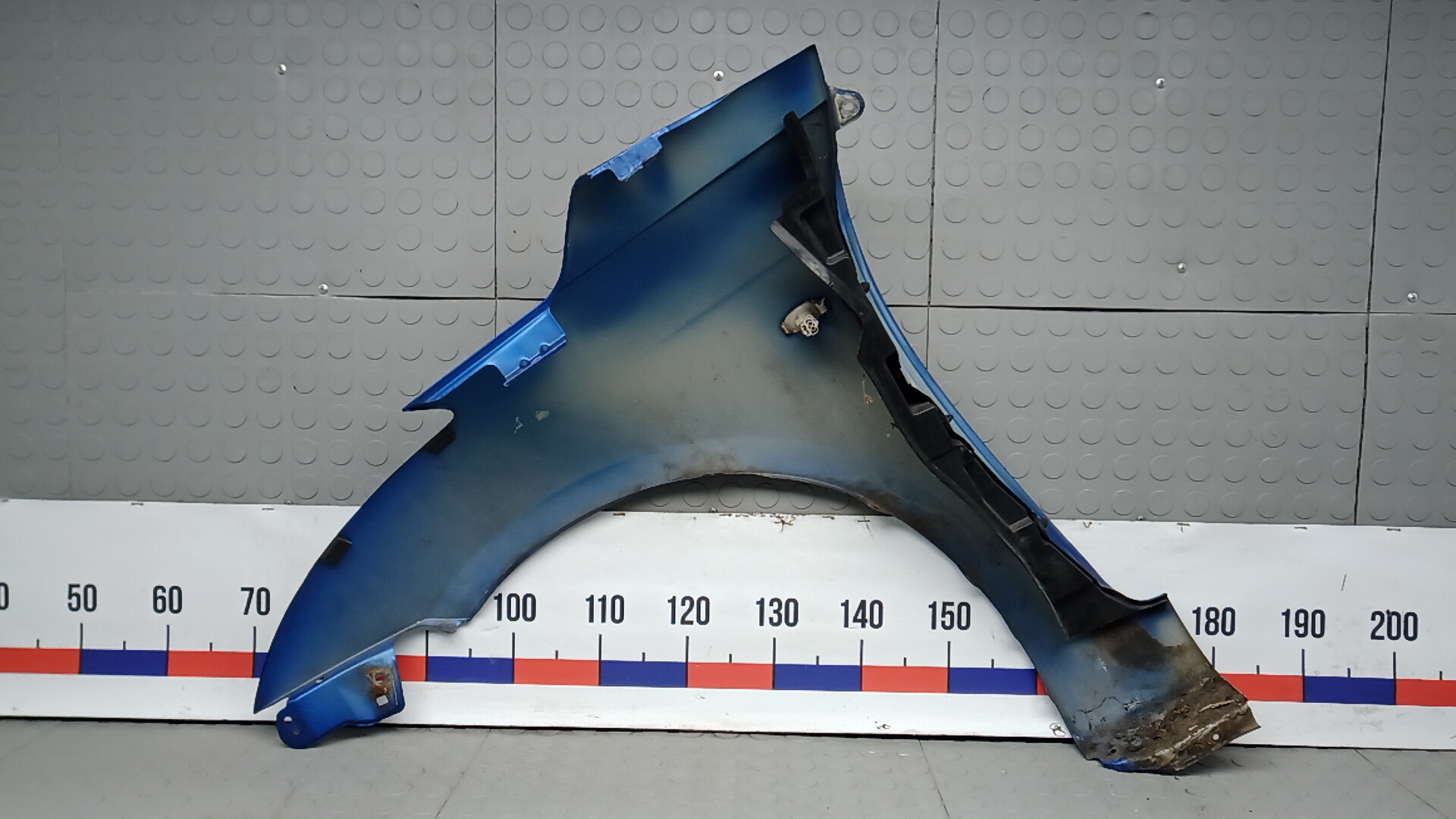 Крыло переднее правое