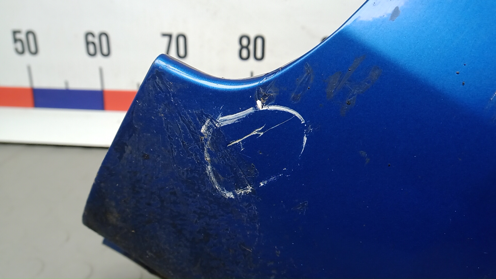 Крыло переднее правое