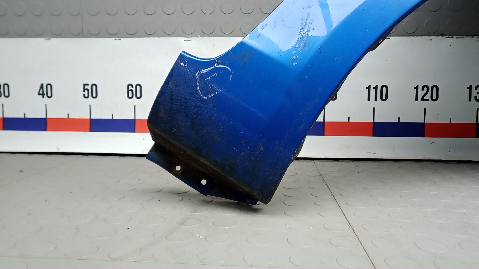 Крыло переднее правое