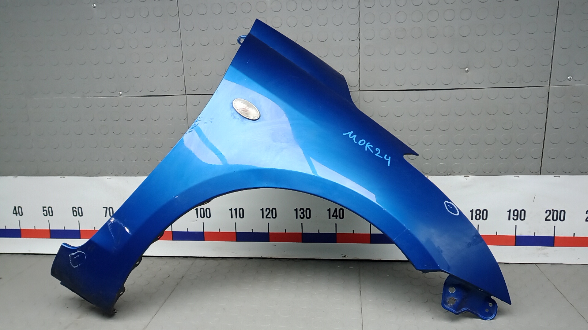 Крыло переднее правое