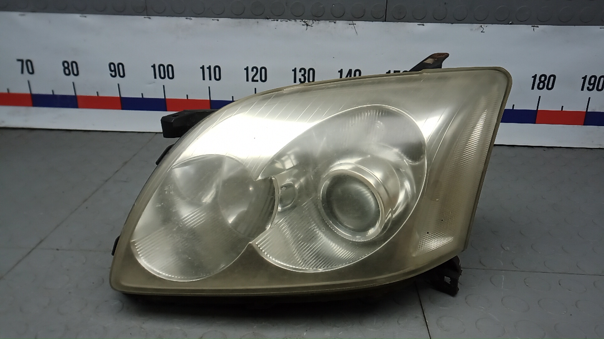 Фара левая