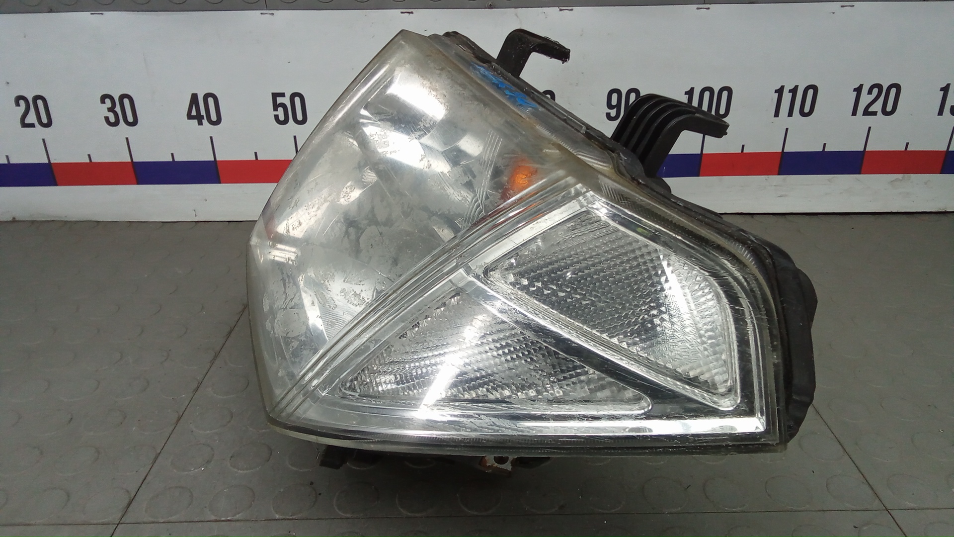 Фара левая