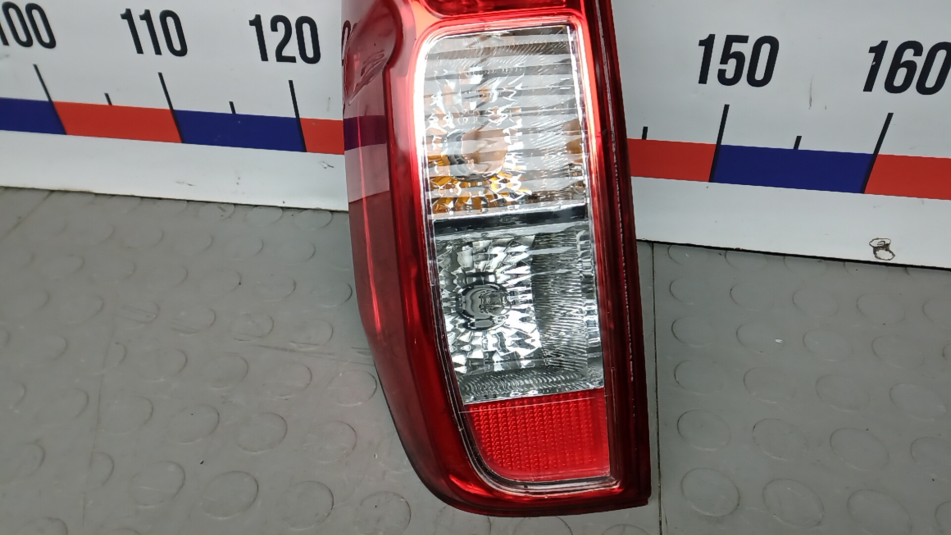 Фонарь задний левый