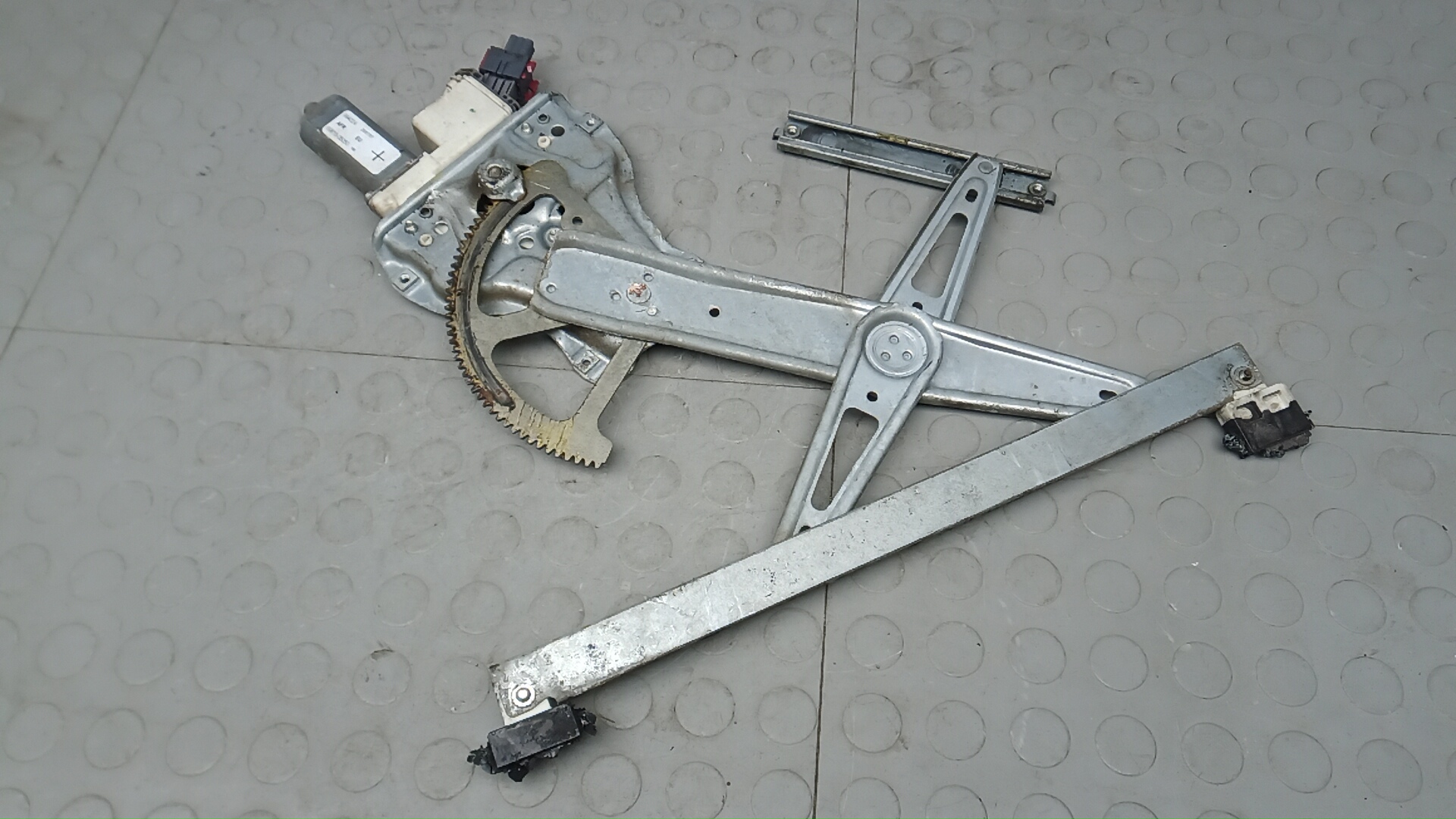 Стеклоподъемник электр. передний правый