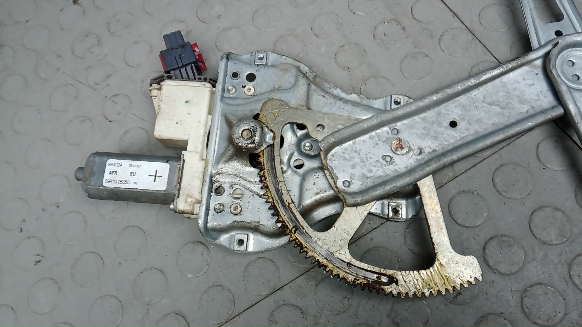 Стеклоподъемник электр. передний правый