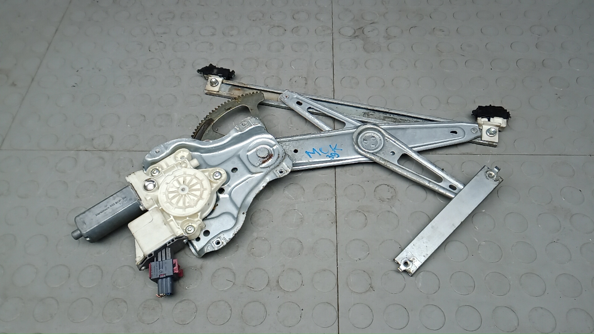 Стеклоподъемник электр. передний правый