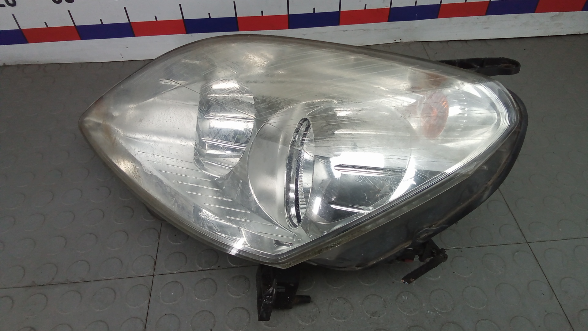 Фара левая