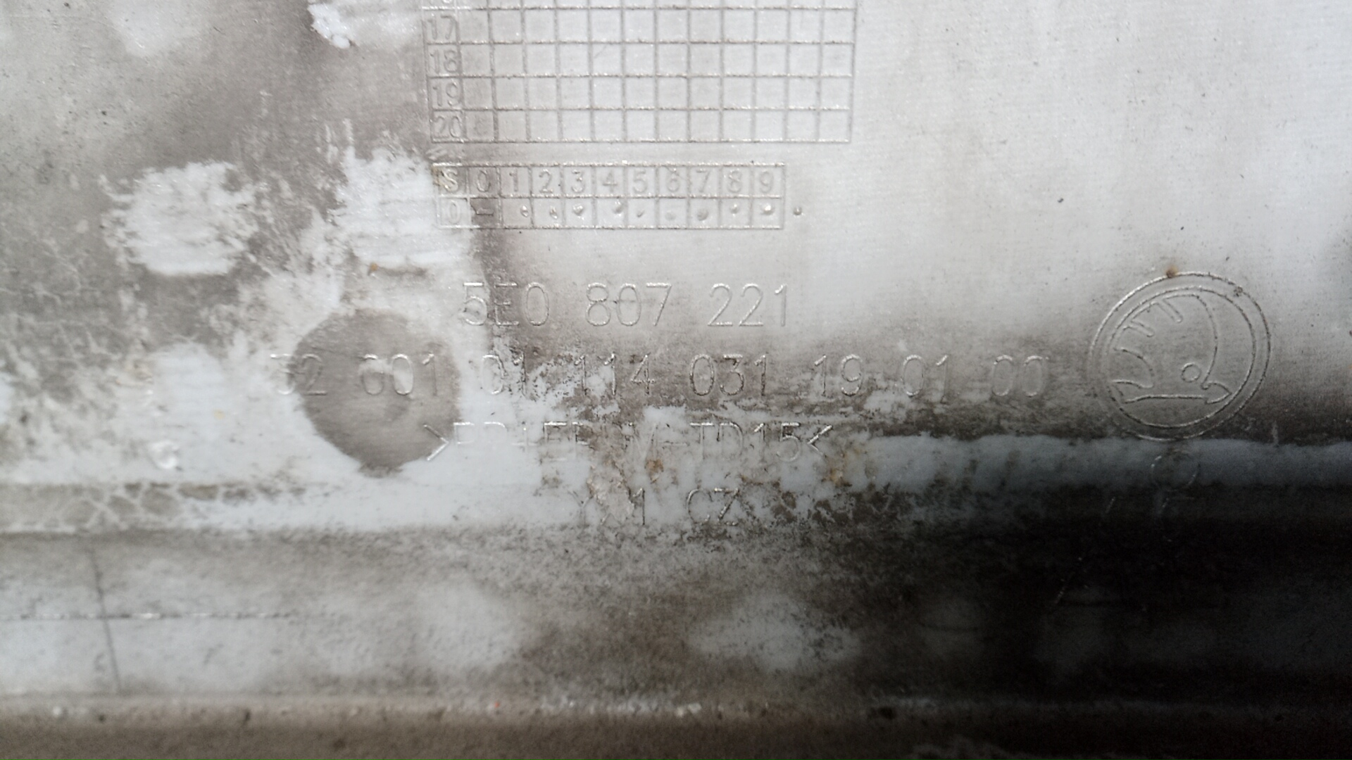 Бампер передний