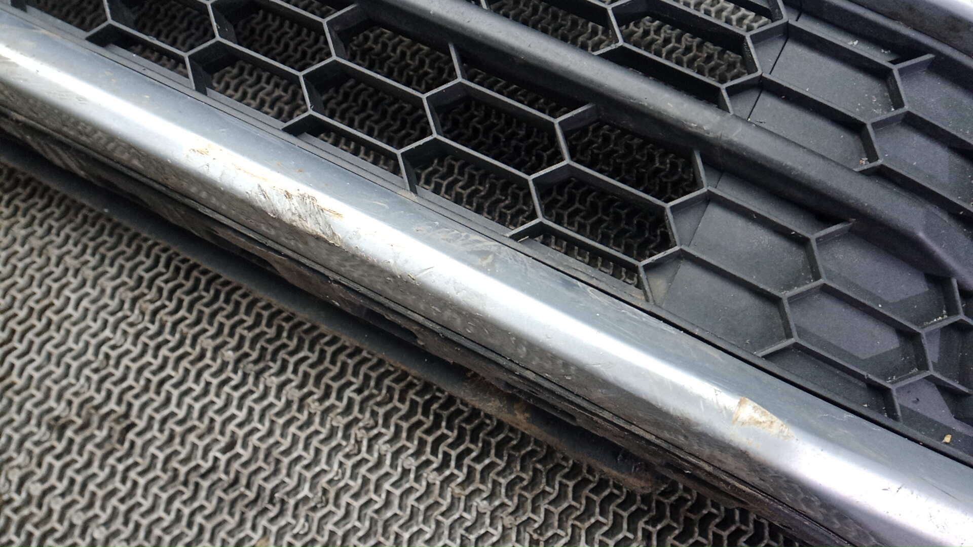 Бампер передний