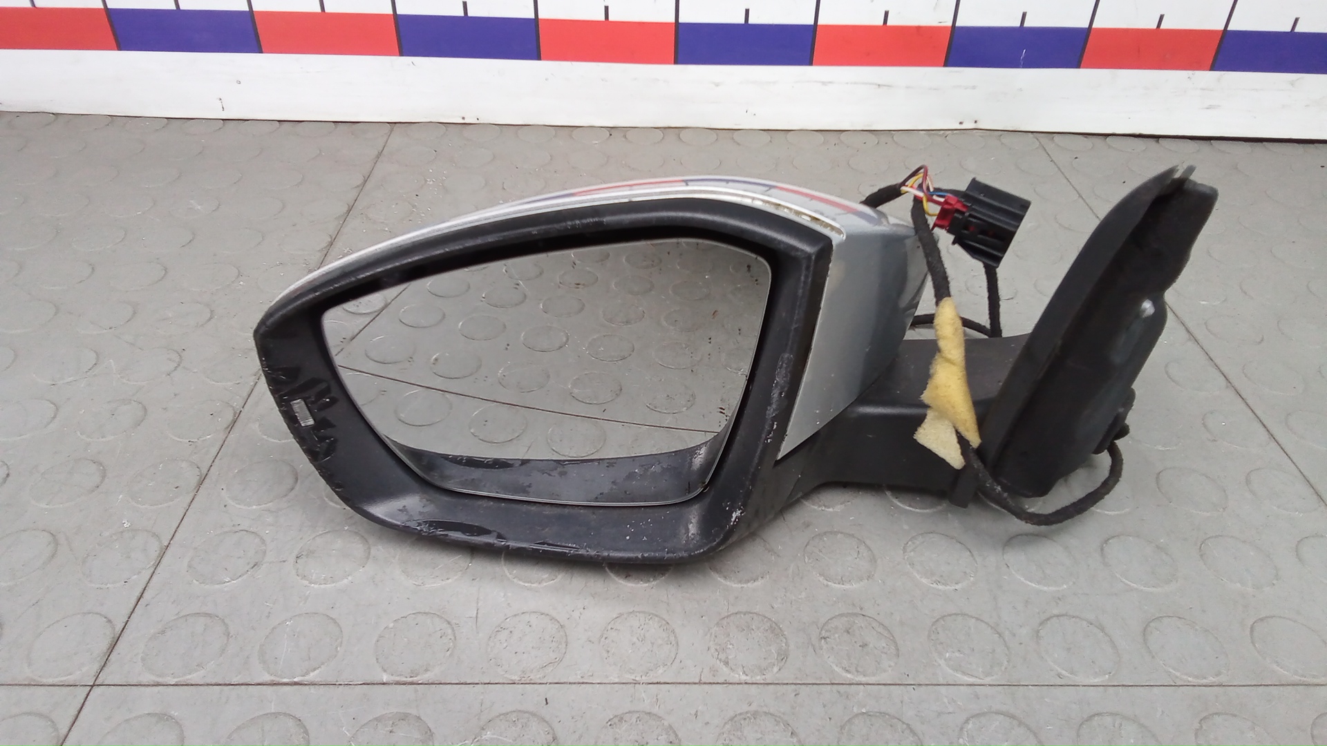 Зеркало левое электрическое