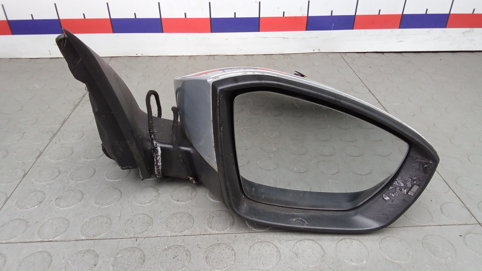 Зеркало правое электрическое