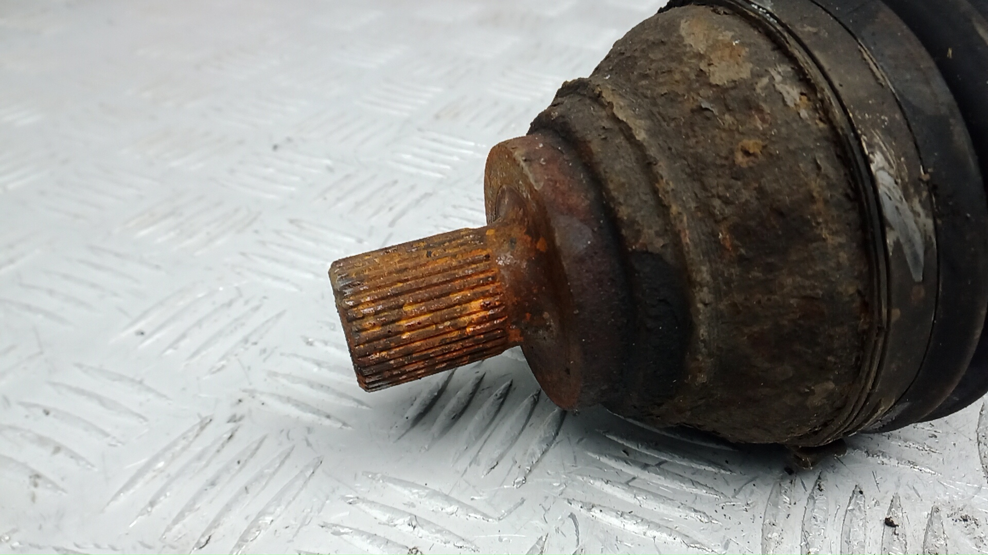 Полуось передняя левая