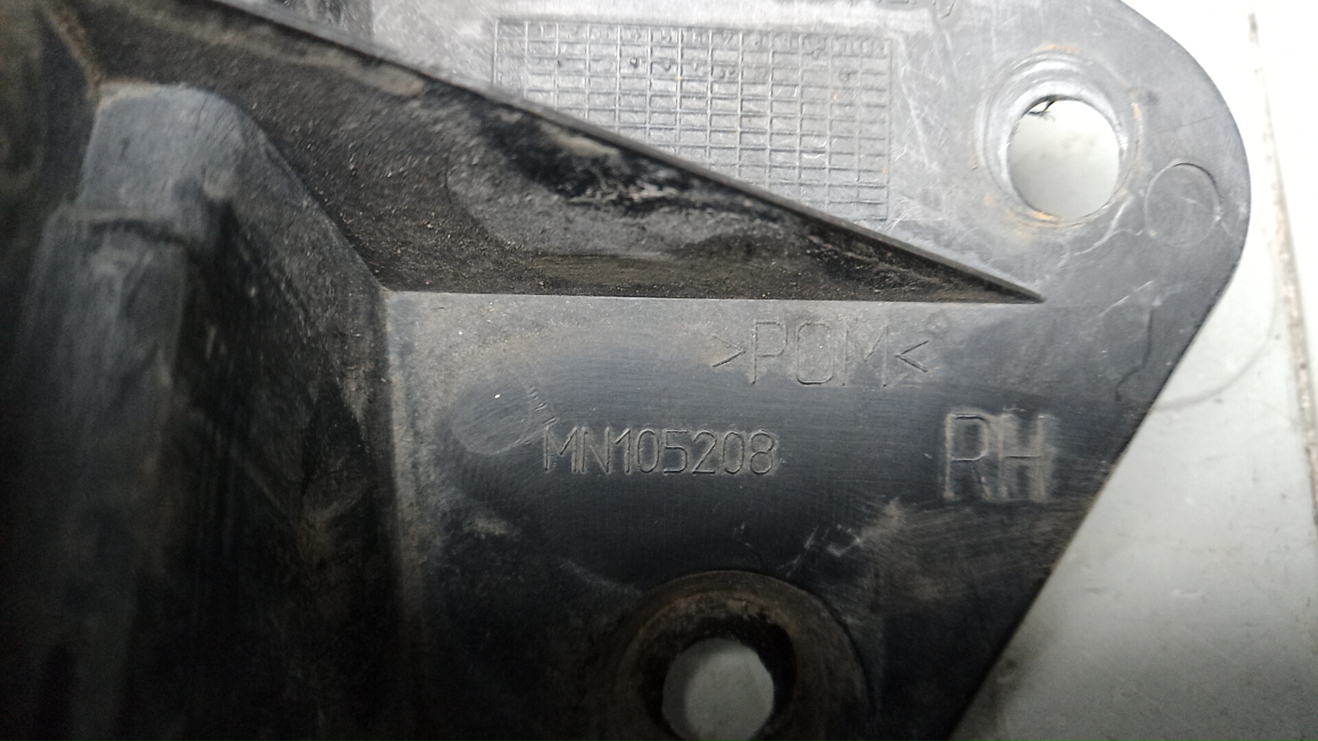 Кронштейн переднего бампера